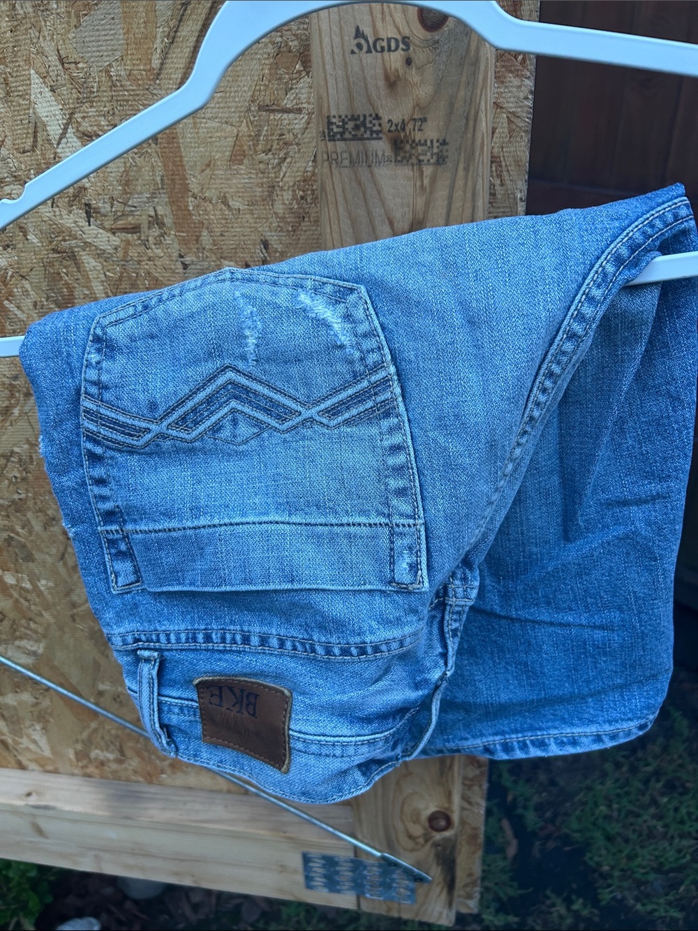 BKE Men’s Light Blue Denim Relaxed Jeans with Back Pocket Stitch